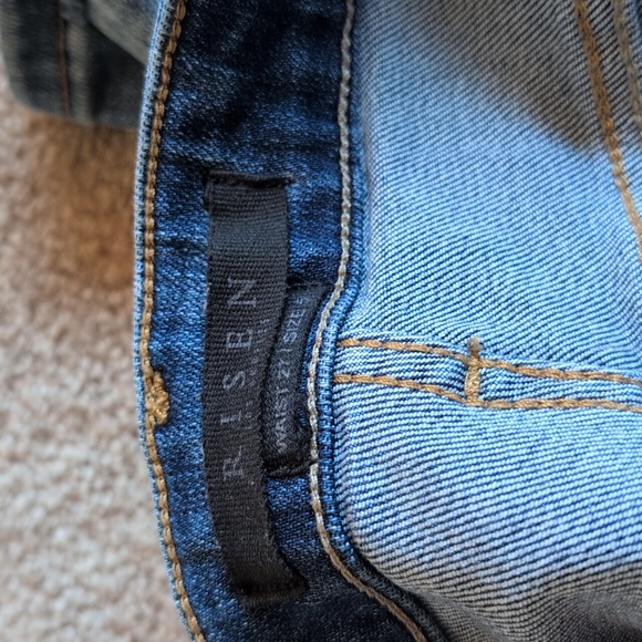 Social Threads Risen Blue Distressed Women Jeans. 27. Straight Leg Ankle. - Picture 5 of 6